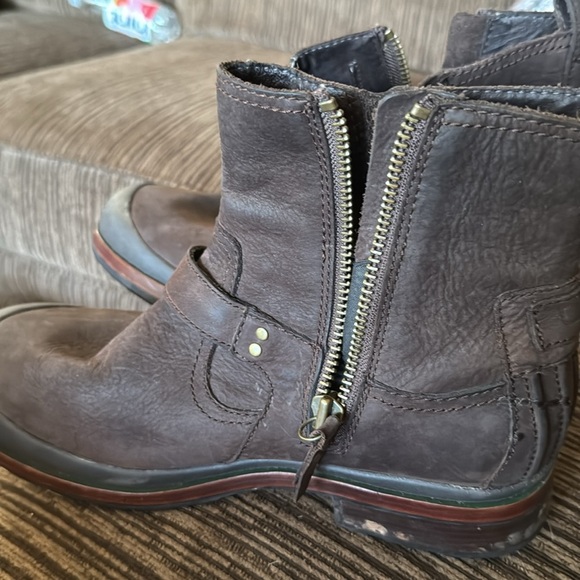 Ugg Australia Alston Zipper Buckle Suede Boots - Picture 9 of 12